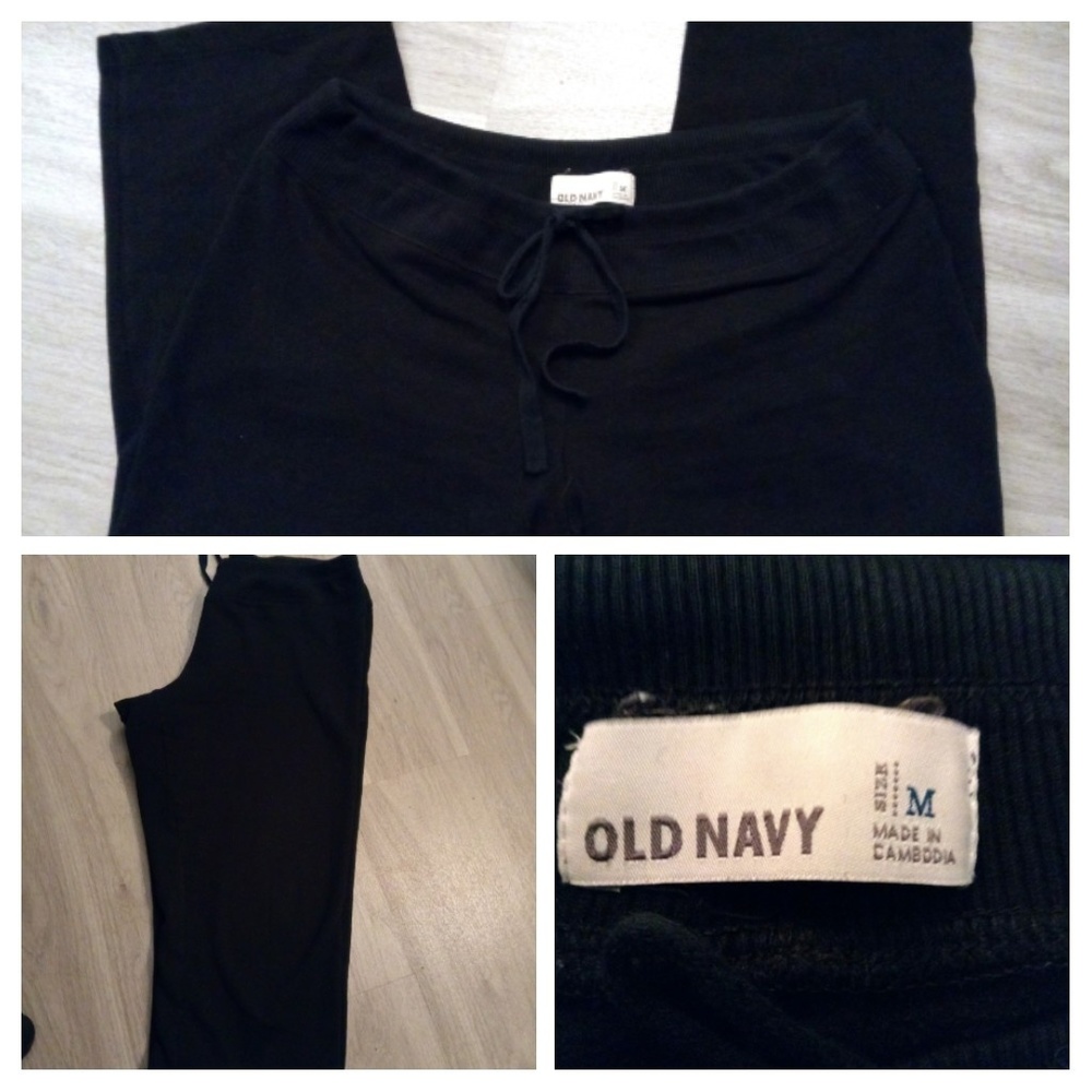 Old Navy black Capris Size M...
